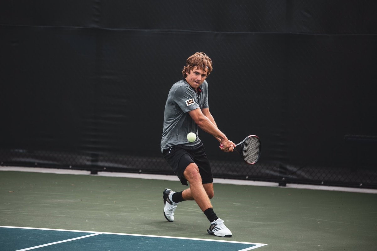 Tennis backhand still image for PoseNet